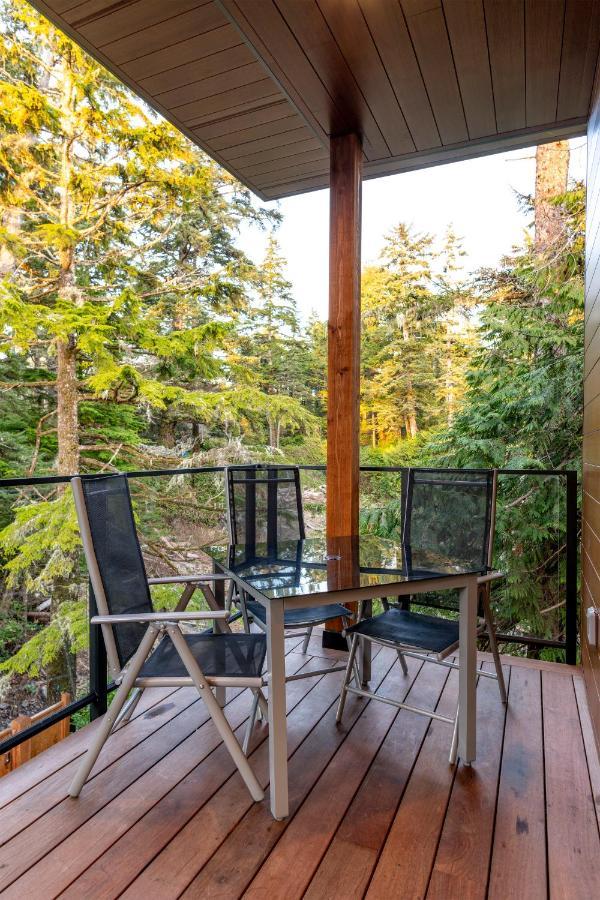 Storm Cove Suites Уклуелет Екстериор снимка