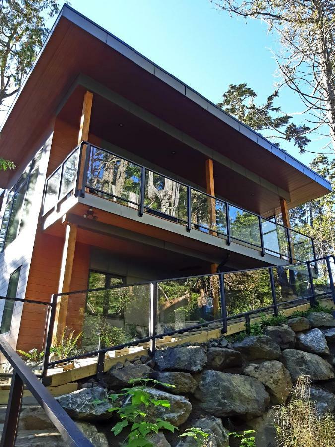 Storm Cove Suites Уклуелет Екстериор снимка